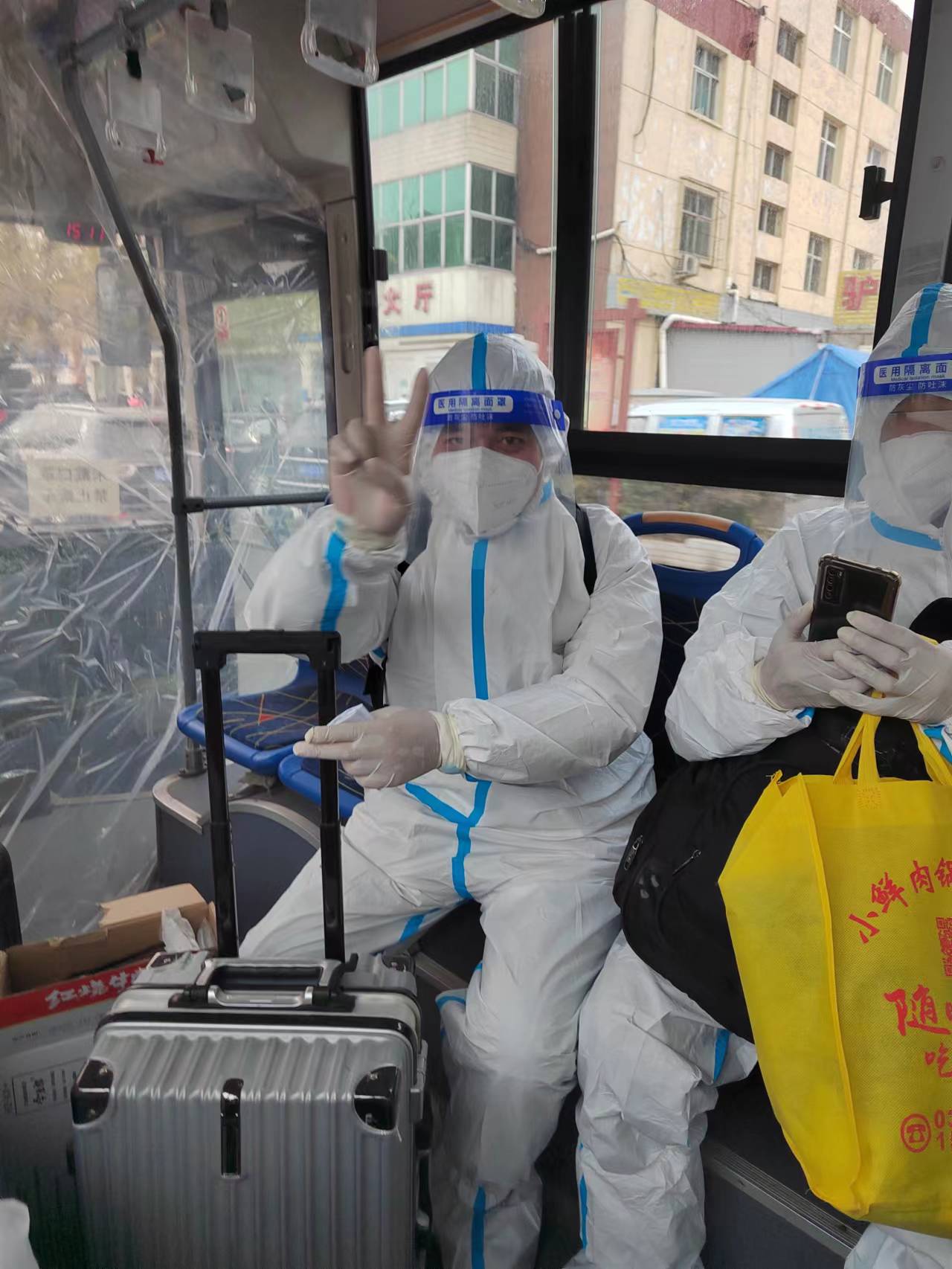 面对疫情挑战，家人共克时艰